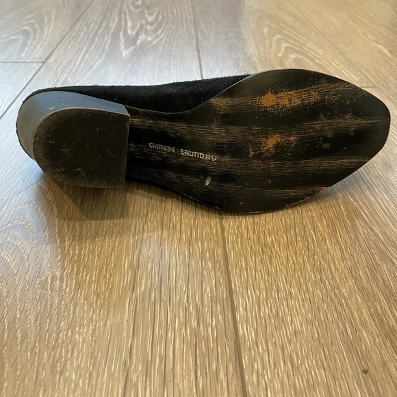 Black suede Chinese Laundry heeled mules - Picture 7 of 10
